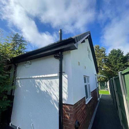 فيلا The Upton Coach House بيركينهيد المظهر الخارجي الصورة