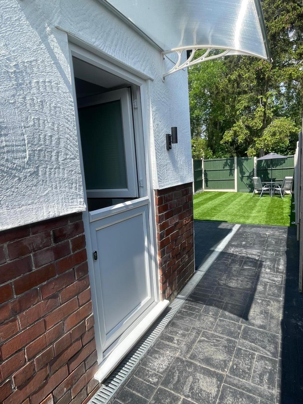 فيلا The Upton Coach House بيركينهيد المظهر الخارجي الصورة